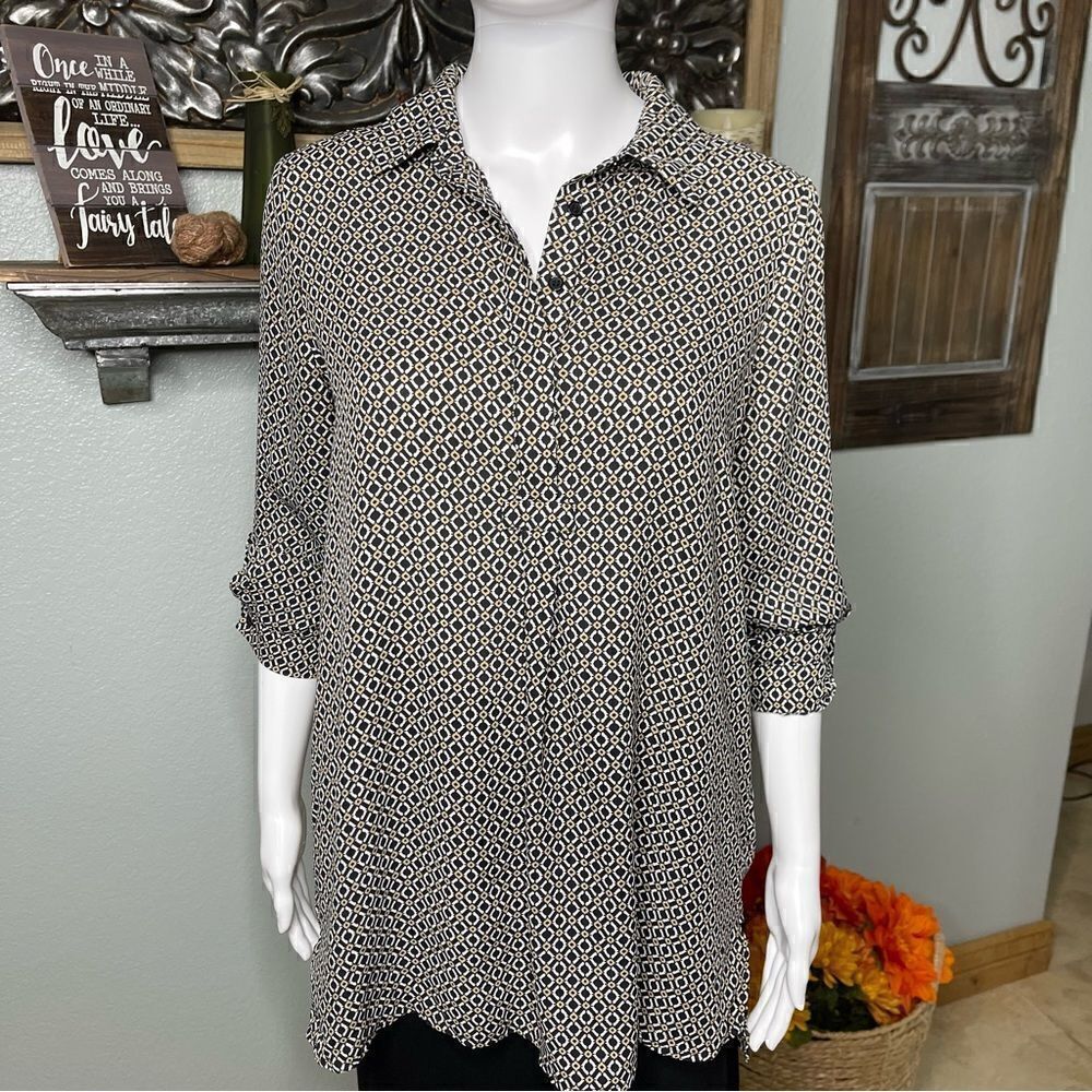 Pleione Abstract Geometric Semi Sheer Roll Tab Sleeves 3/4 Button Up Collar Top